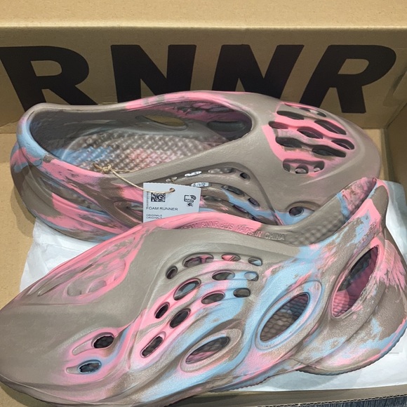 Yeezy Other - Yeezy foam runners
